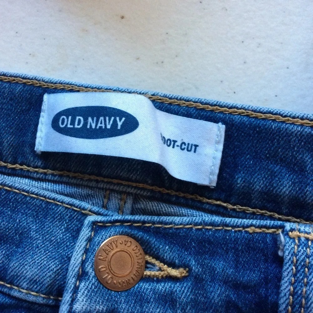 Old Navy boot cut frayed bottom jeans. Stretch cotton size 16 Distressed